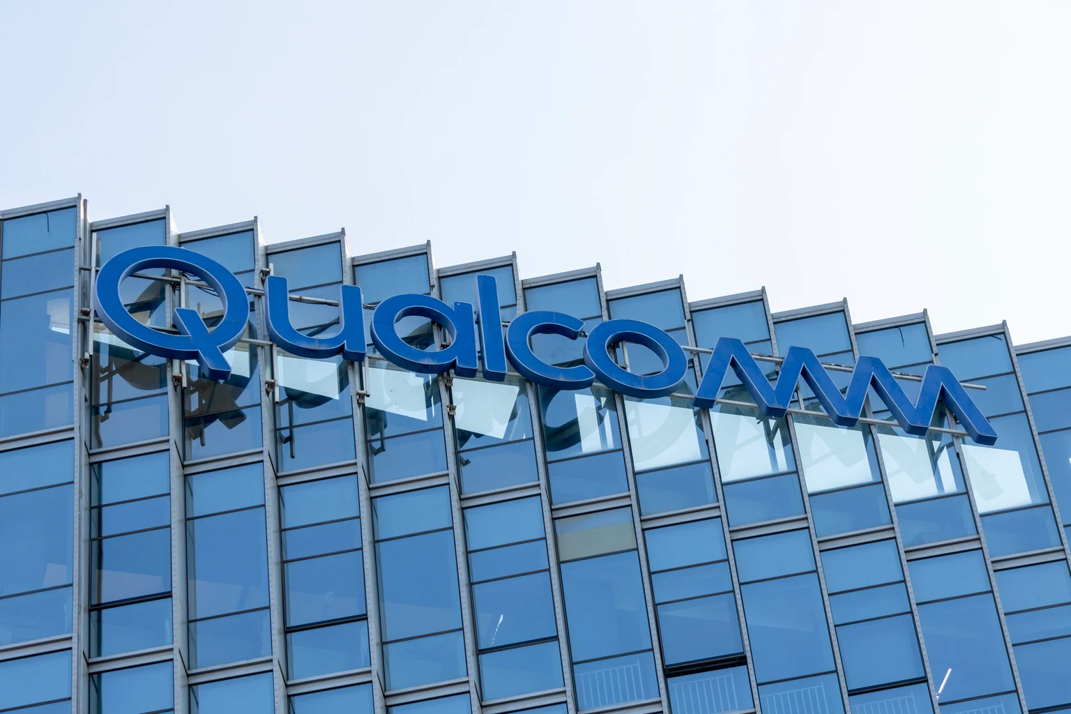 Qualcomm: Handsets Are The Worry, But AI Infrastructure Is The Opportunity 图片 1