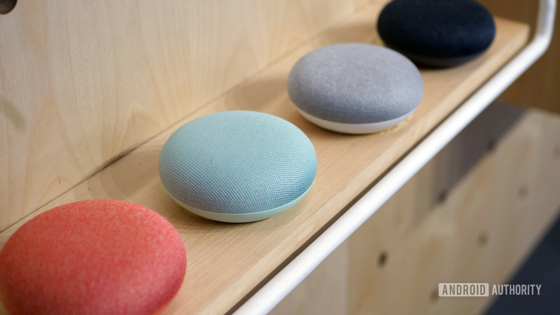 Google expands Gemini Live to some of its oldest smart speakers and displays 图片 1