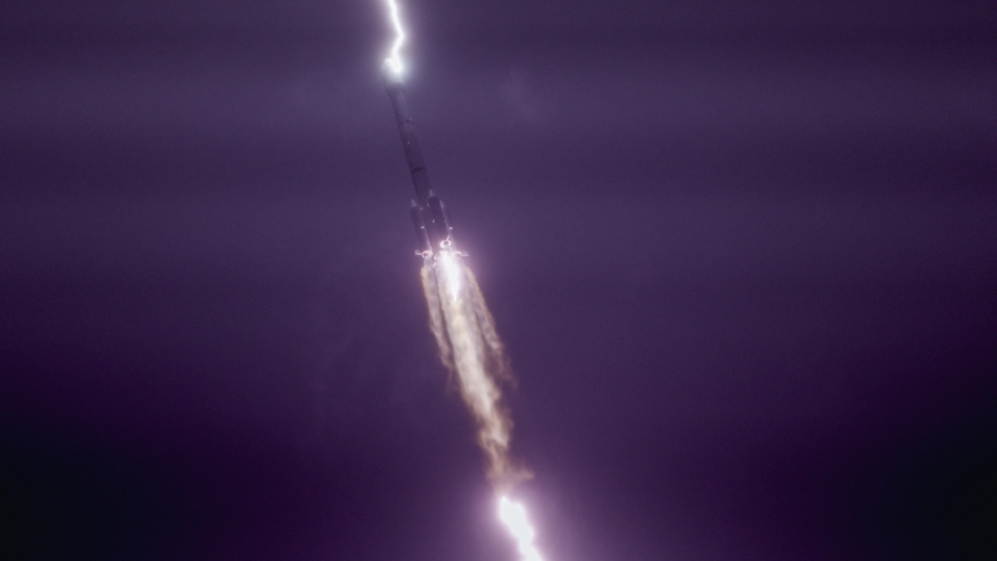 Lightning strike on Chinese rocket captured in epic launch photo 图片 1