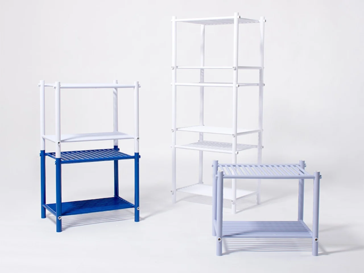 Japanese Designer Just Built a Real Shelf From Rolled Paper Sheets 图片 1