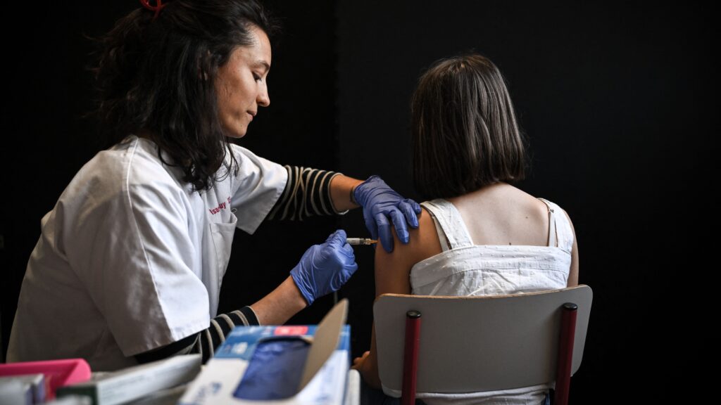 I'm getting the HPV vaccine at 24. That's a problem 图片 1