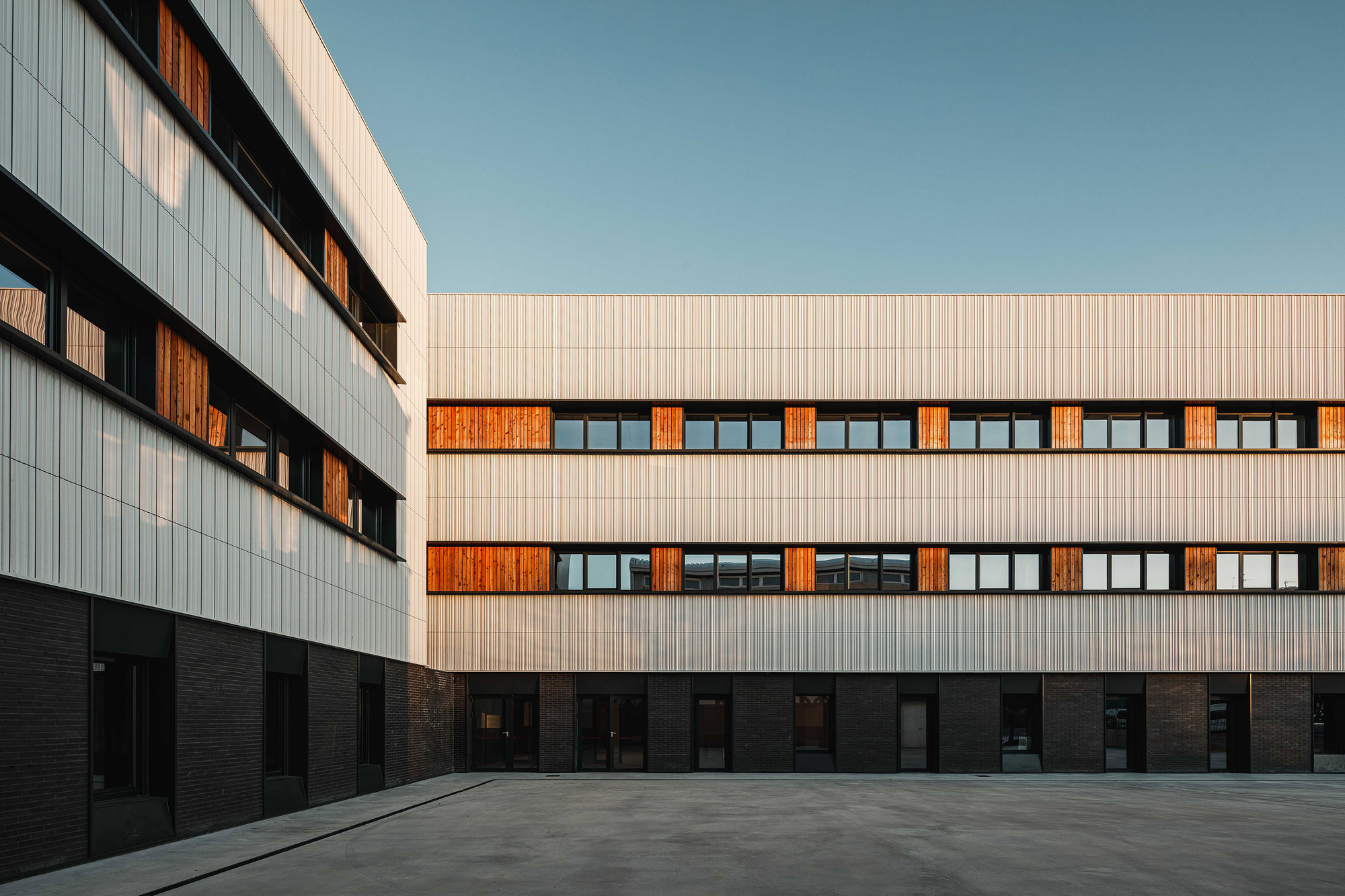 Ventilated Facades and Fire Performance: A Global Approach to the System 图片 1
