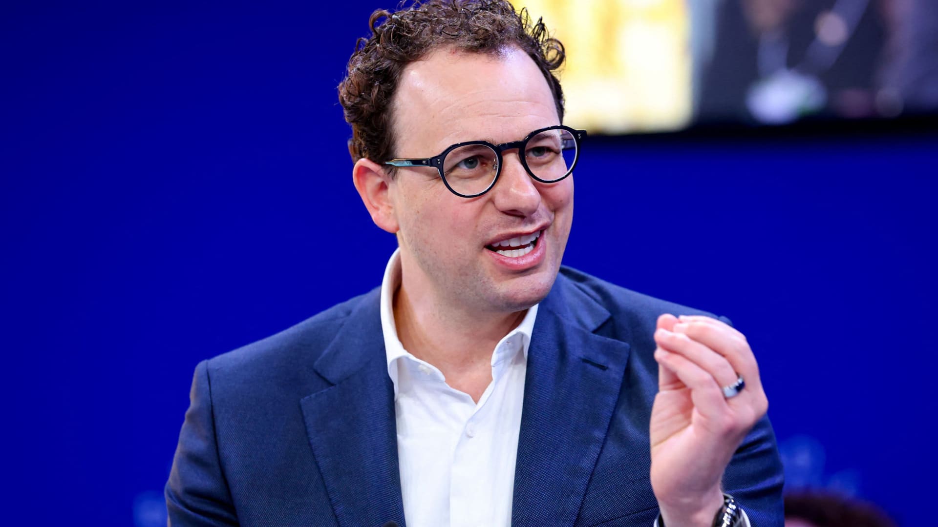 The tech world is suddenly obsessed with one concept in AI: Distillation 图片 1