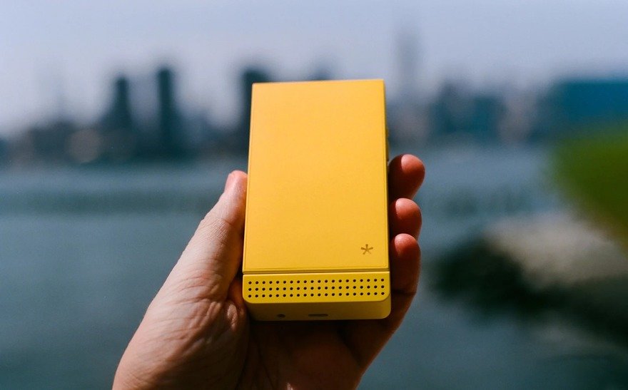 Light is Bringing Back the Flip Phone 图片 1