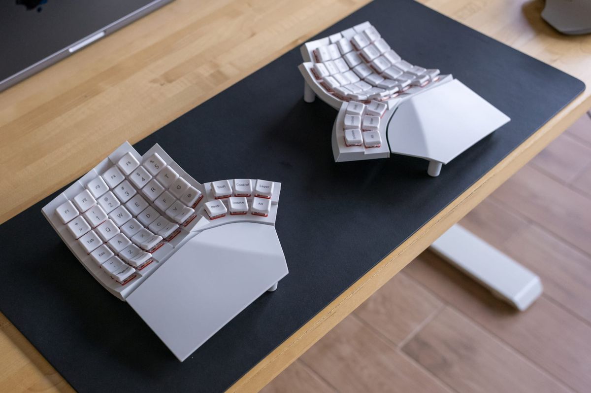 Review of the MoErgo Glove80 Keyboard 图片 1