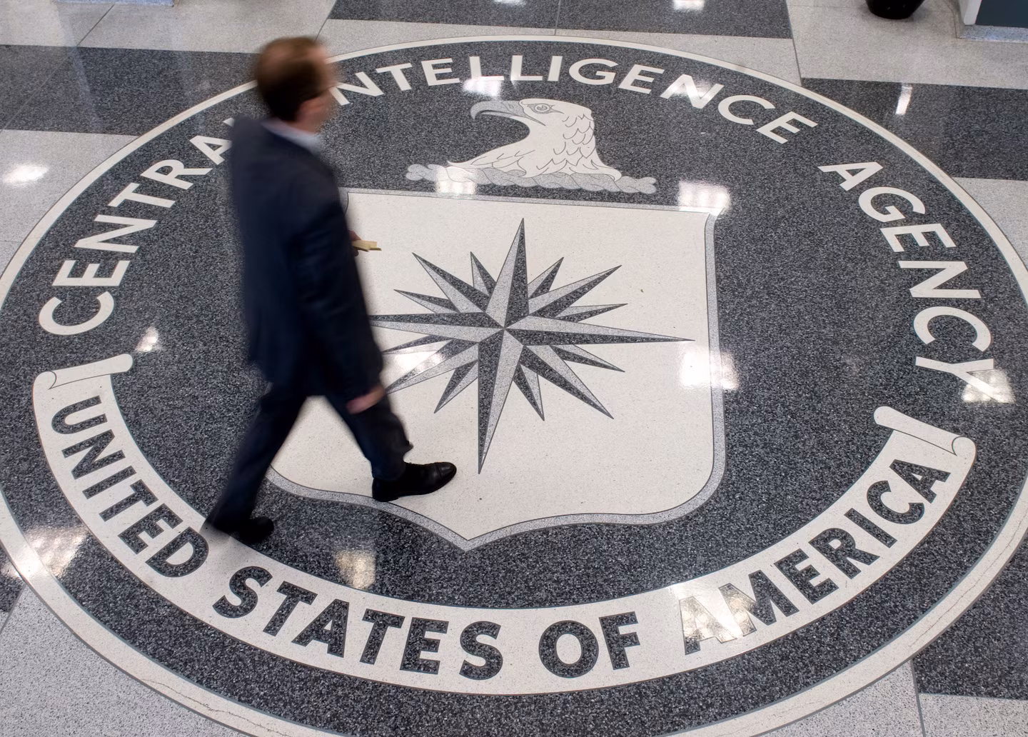 Ex-CIA officer's novel alleges grave dysfunction in deep-cover operations 图片 1