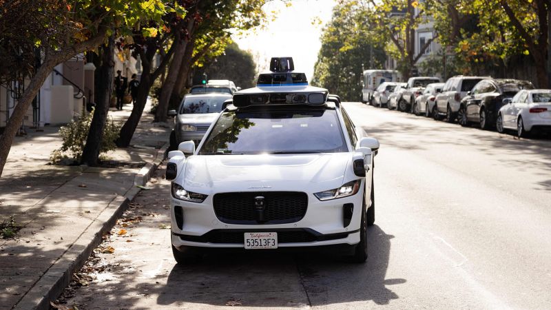 'Driving like teenagers': Waymo robotaxis run red lights, nearly hit pedestrians 图片 1