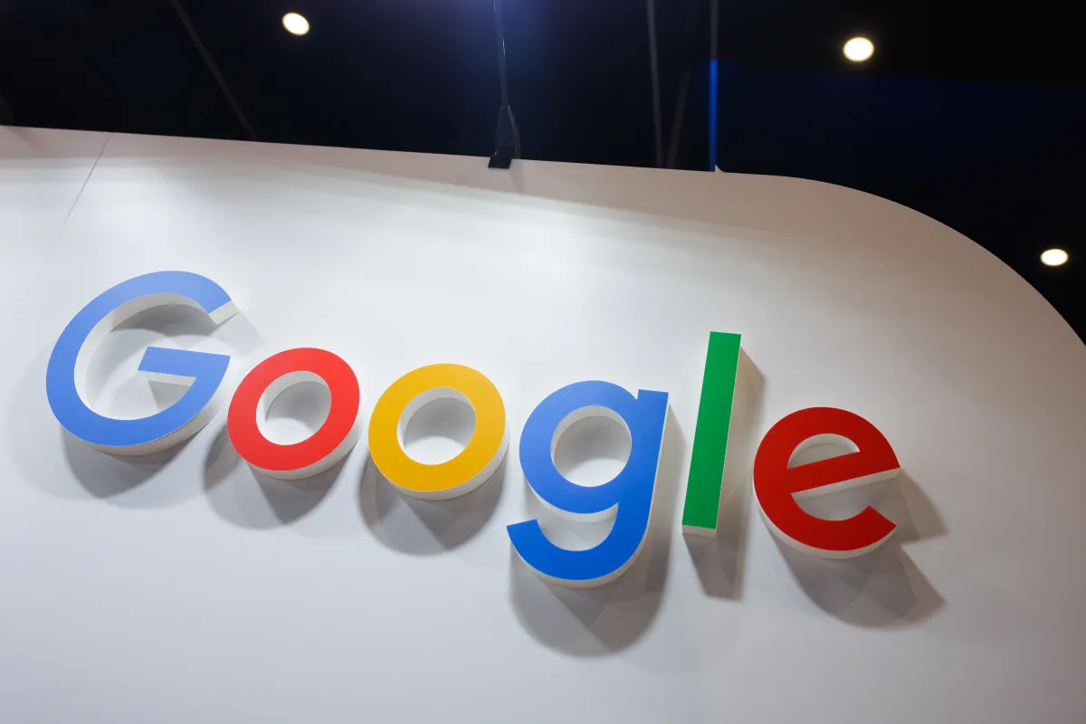 Google sues alleged Chinese cybercrime operation over AI-generated scam texts 图片 1