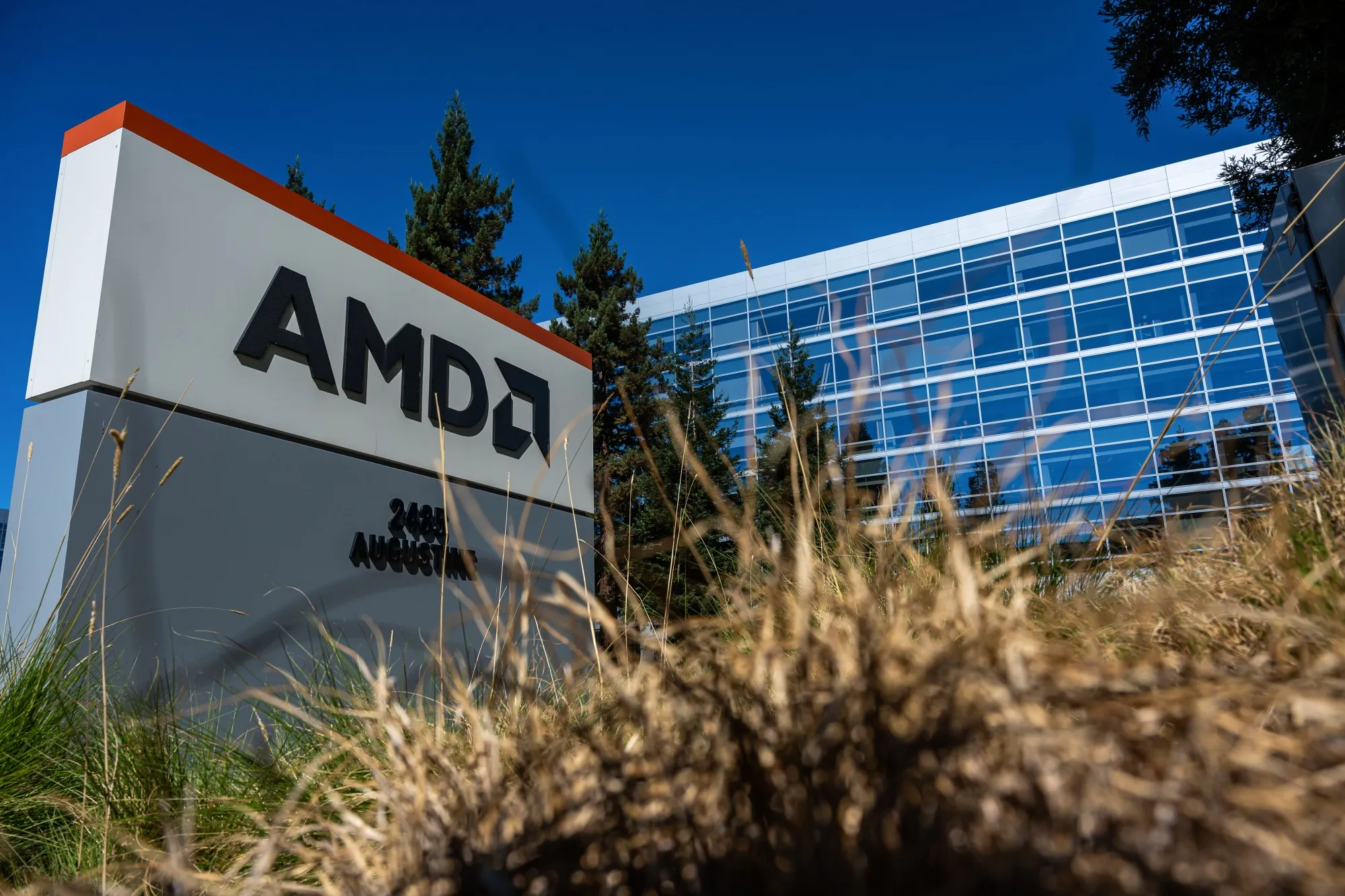 AMD Unveils New Products in Pursuit of $2 Trillion Market 图片 1