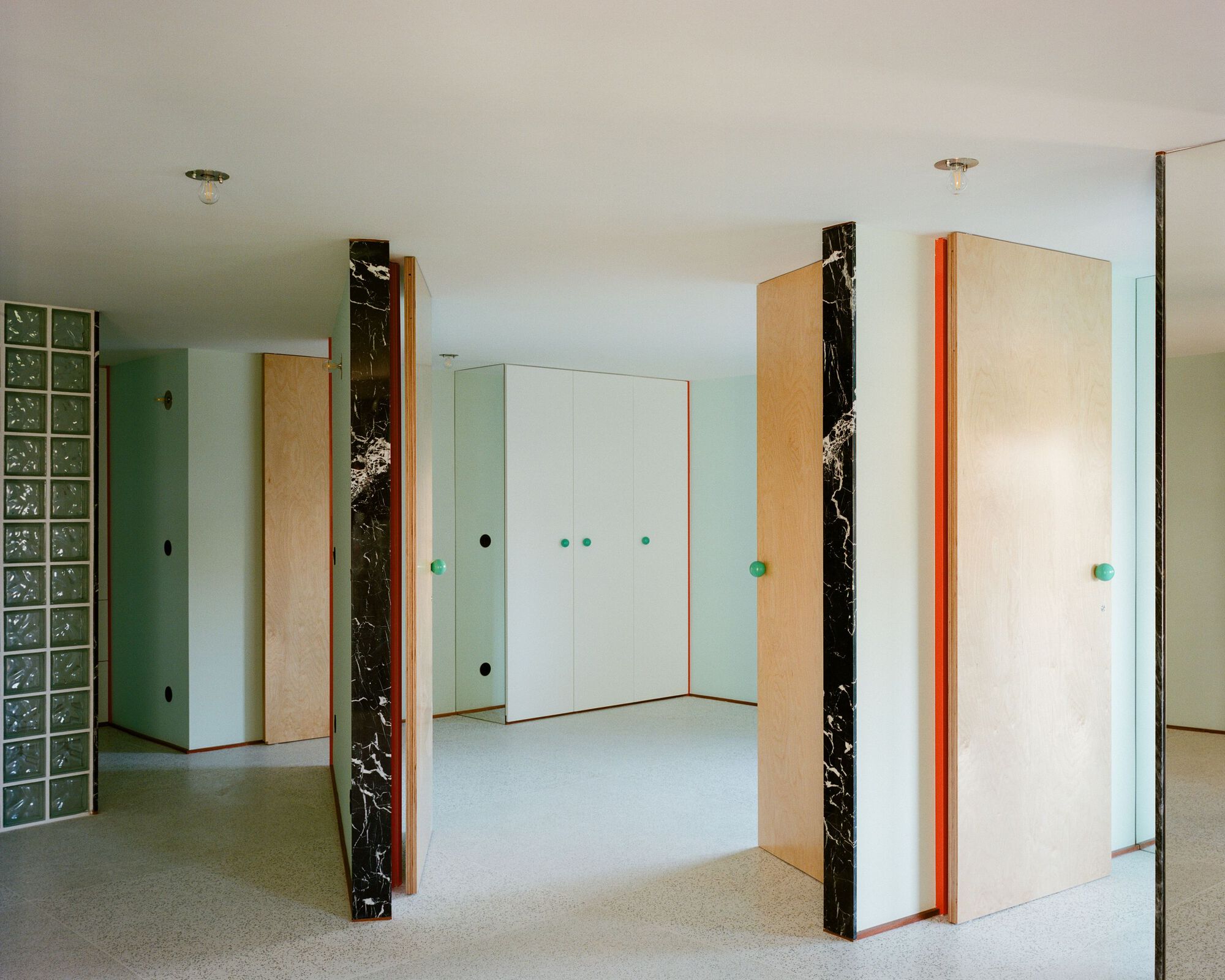 Apartment of Skewed Relations / fala 图片 1