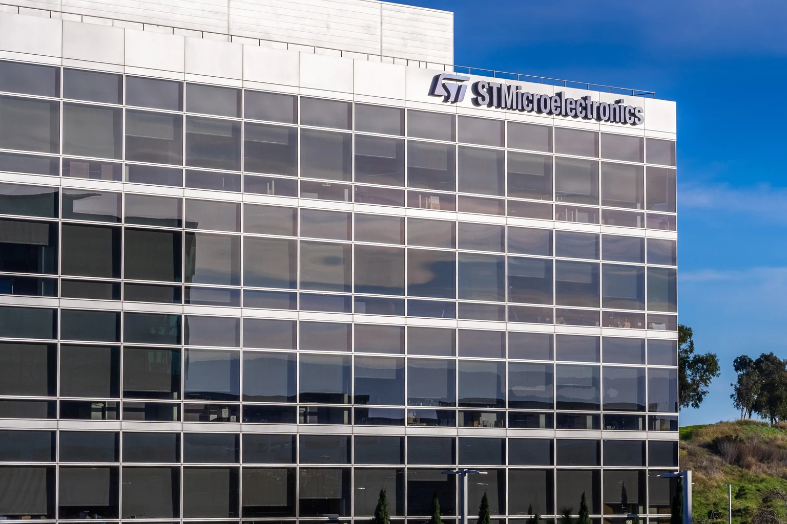 STMicroelectronics: Real Transformation, But Wait For The Pullback 图片 1