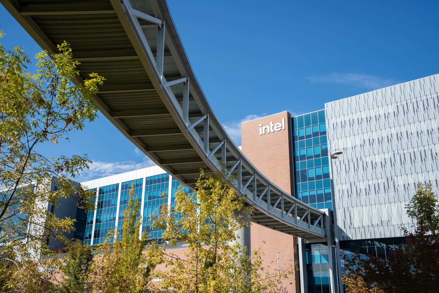 Intel: Priced For Perfection Amid Game-Changing Apple Deal 图片 1