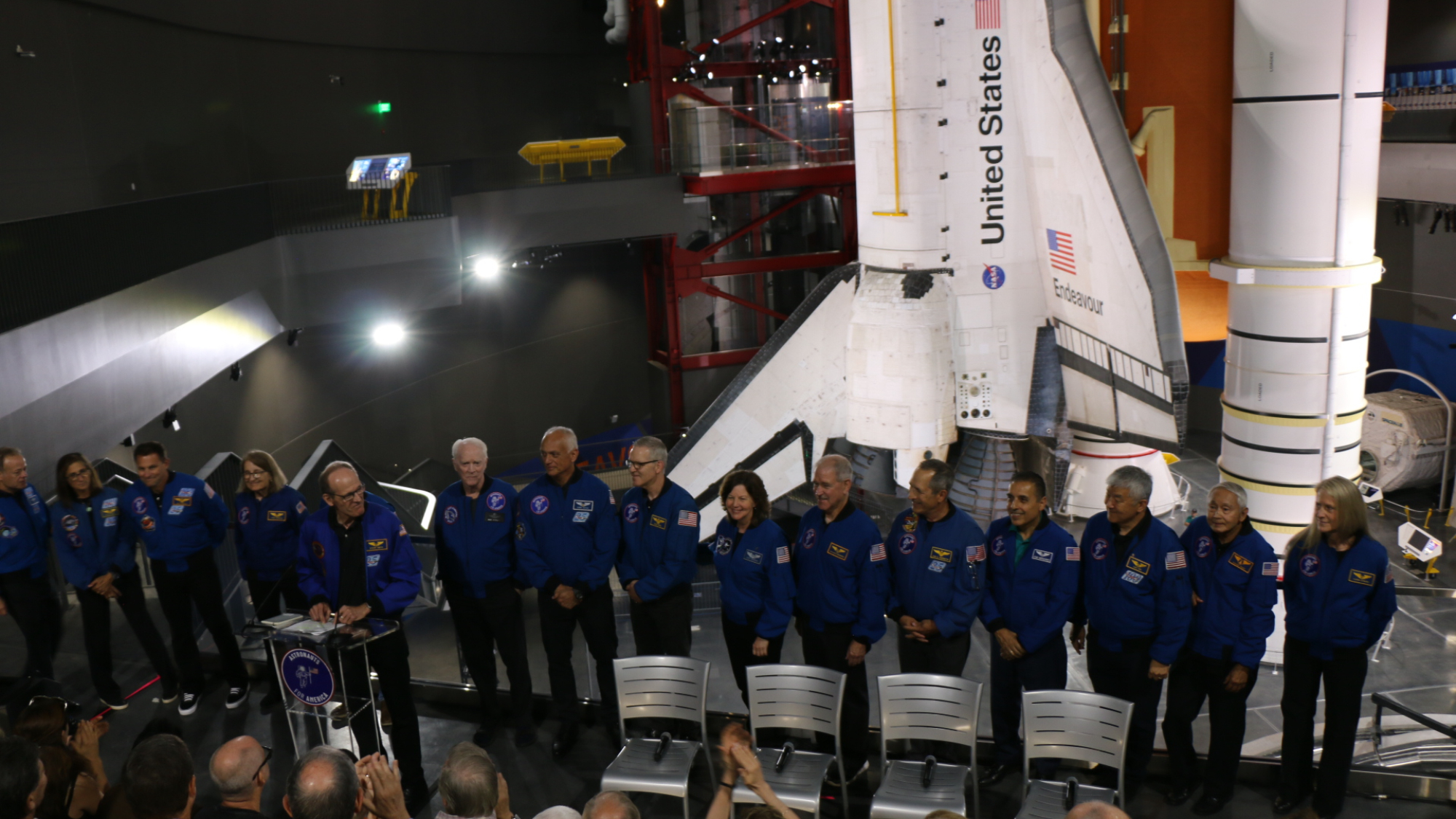 NASA's retired astronauts are hitting the road to get young people to vote: 'one small step for you, and one giant leap for our country.' 图片 1
