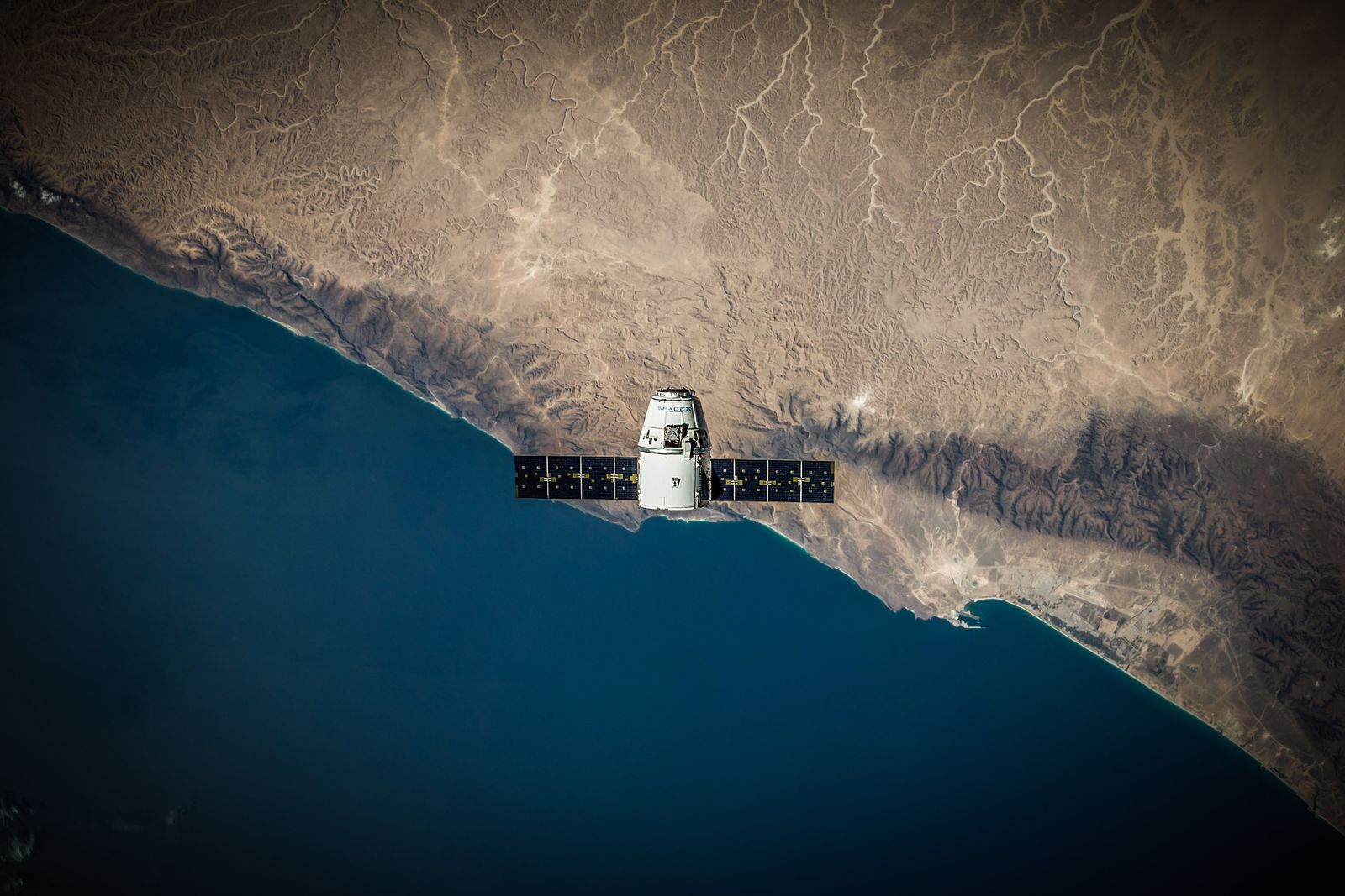 A space telescope that has spent 22 years detecting the most powerful explosions in the universe is now falling toward Earth, and a startup in Arizona built its rescue craft in seven months flat — ... 图片 1