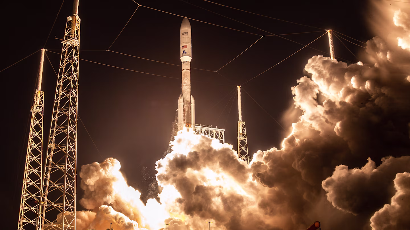 Amazon targets Musk’s Starlink with satellite constellation for mobile services 图片 1