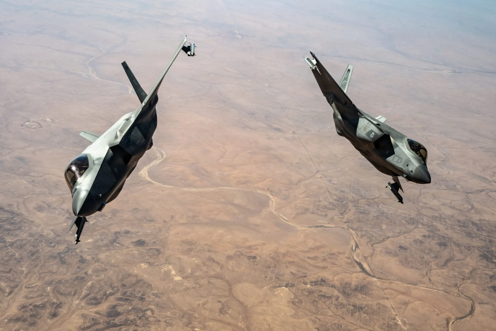 Trump pulls back after Iran crosses his red line as U.S. military breaks two-week streak of airstrikes amid talks for potential Hormuz deal 图片 1