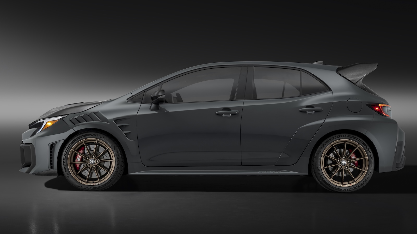 The Bonkers Toyota GRMN Corolla Costs More Than A Freakin’ Ford Mustang Dark Horse 图片 1
