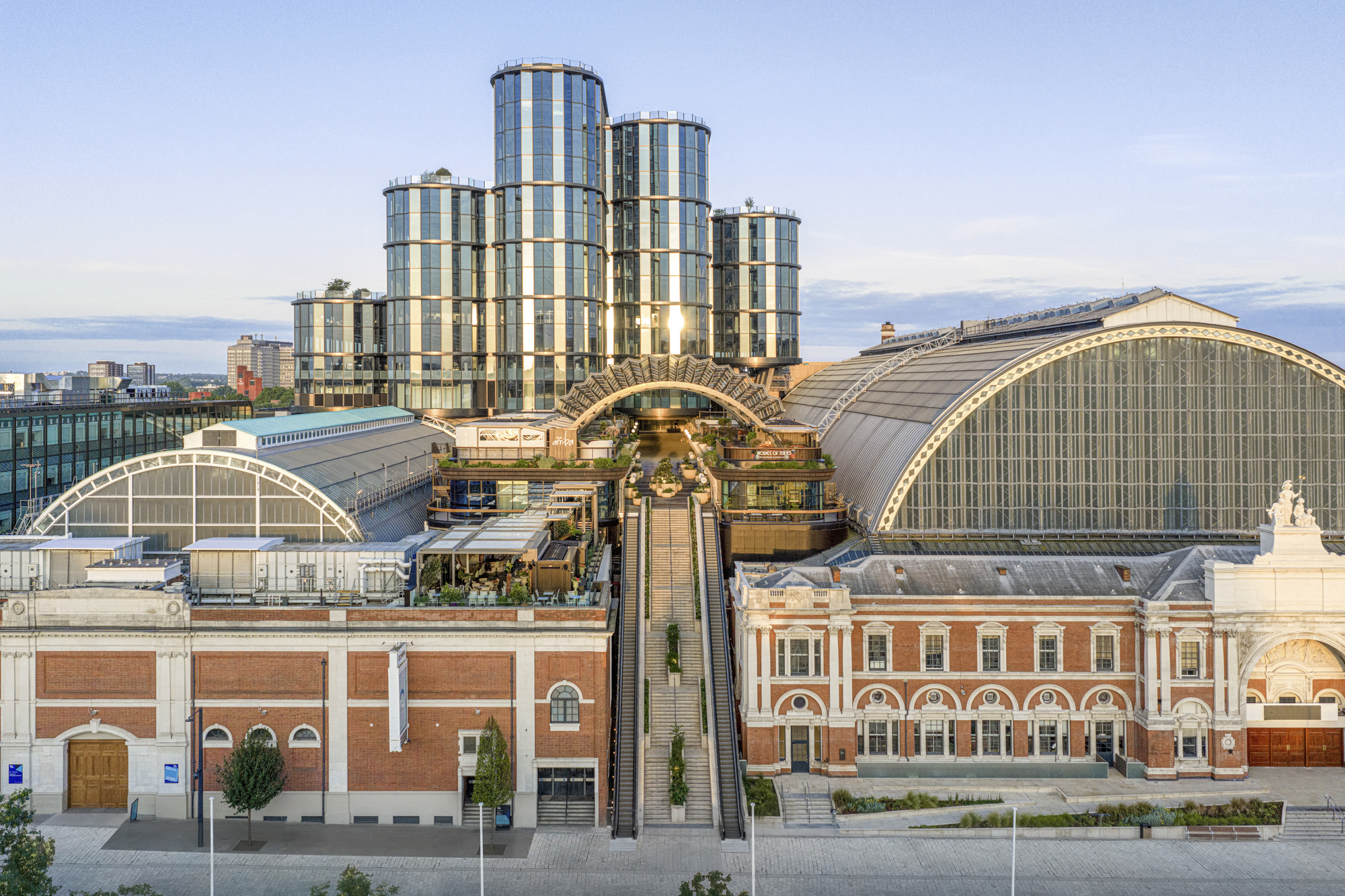 Heatherwick Studio and SPPARC Unveil First Phase of Olympia's Transformation in West London 图片 1