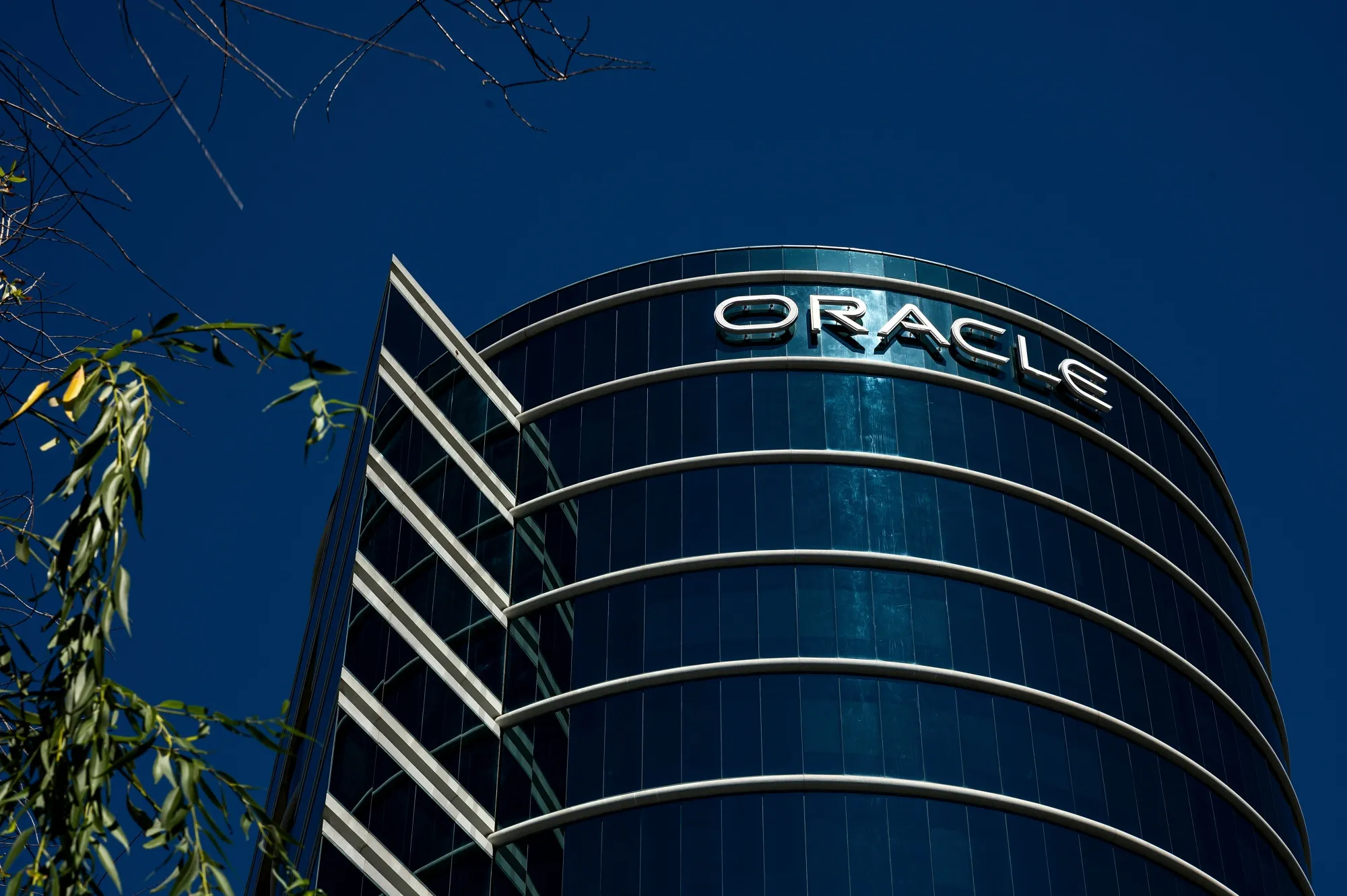 Oracle Credit Risk Hits Near 18-Year High on AI Debt Load Angst 图片 1