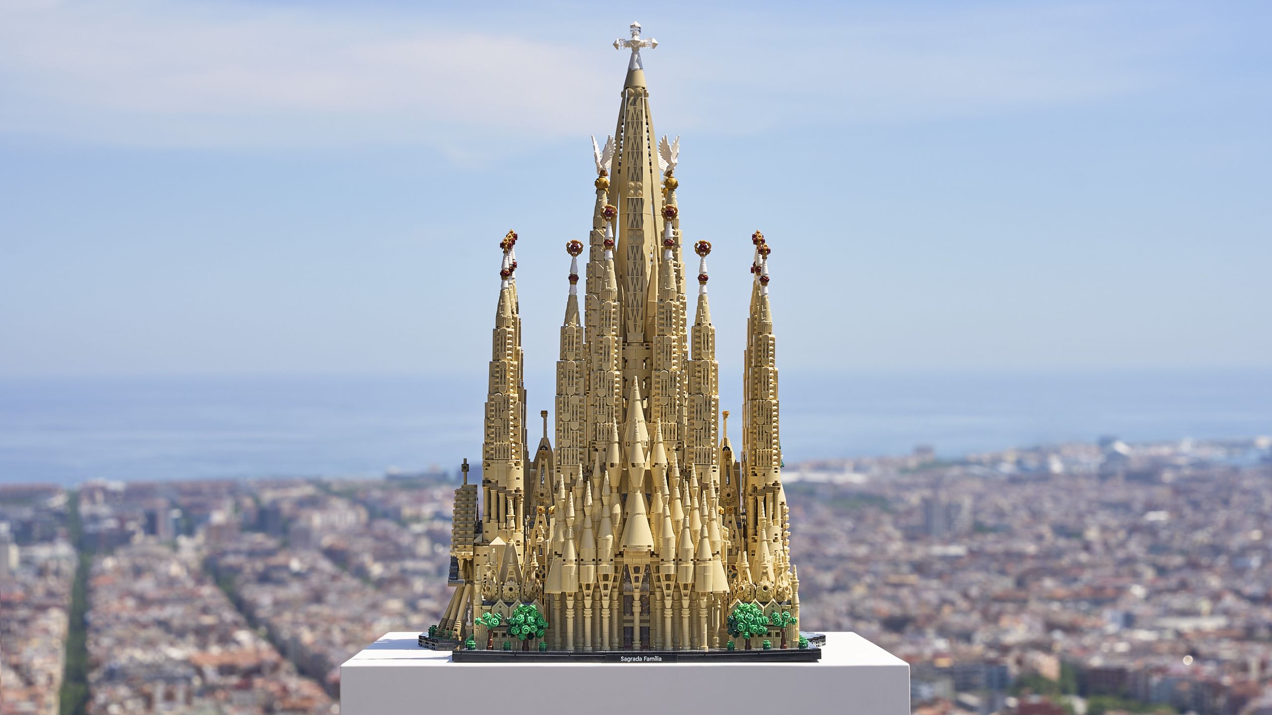 Lego Architecture reaches its apotheosis in this massive model of the Sagrada Família 图片 1