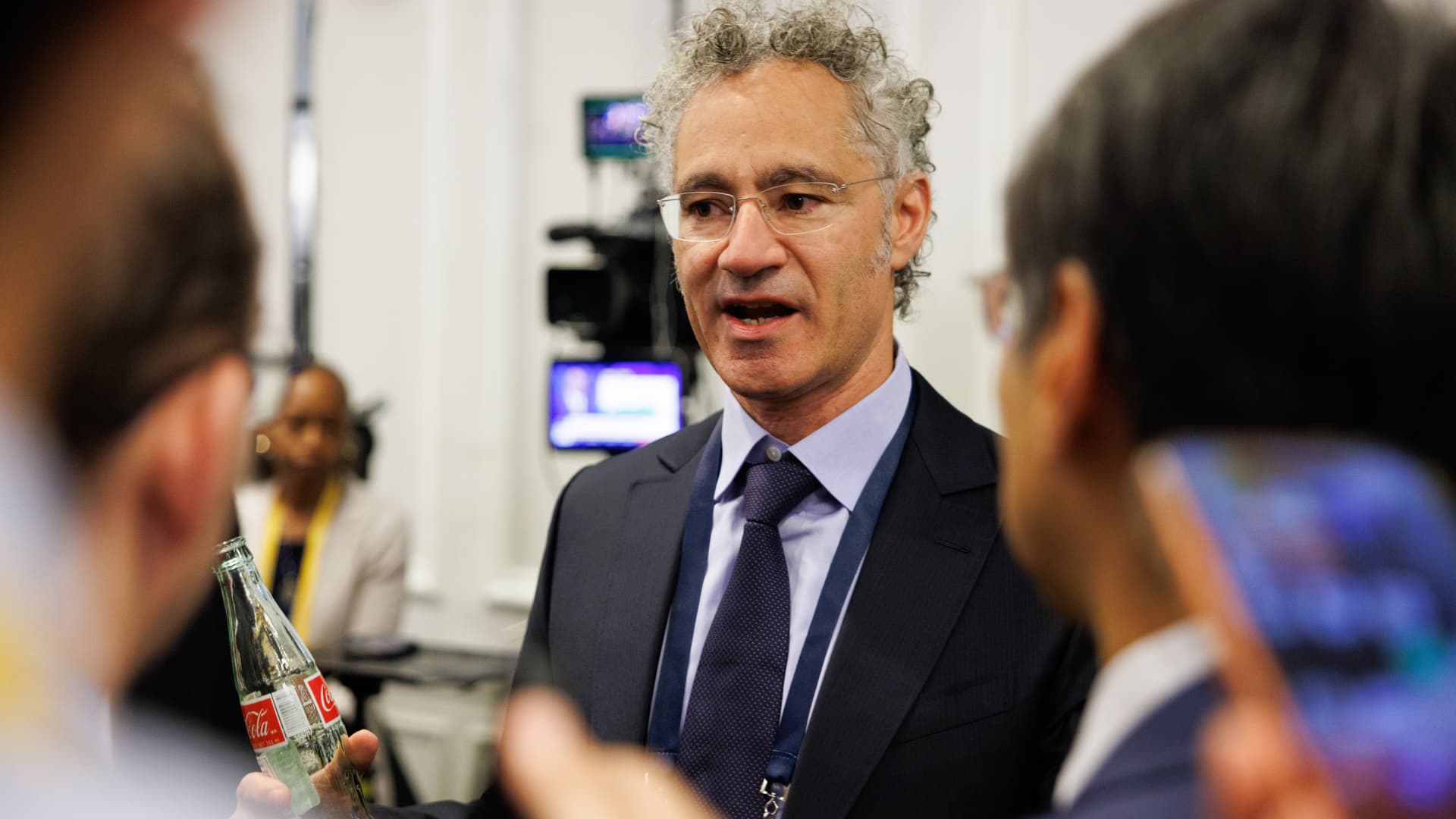 Palantir CEO Karp：AI需要"合理准则"，并呼吁将AI实验室国有化 图片 1
