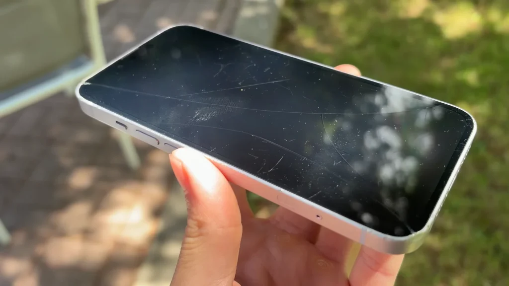Canada man buys $100 broken iPhone from Facebook Marketplace to see if he can flip it for an easy profit 图片 3