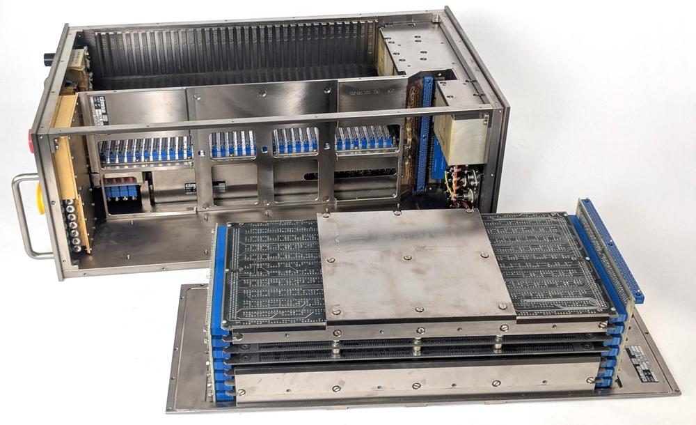 Cores in space: The core memory module from a 1980 Spacelab computer 图片 3