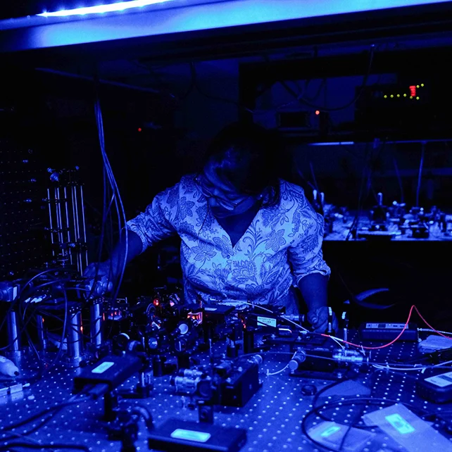 The First Room-Temperature Quantum Material of Its Kind Is Spun From Atoms of Gold 图片 2