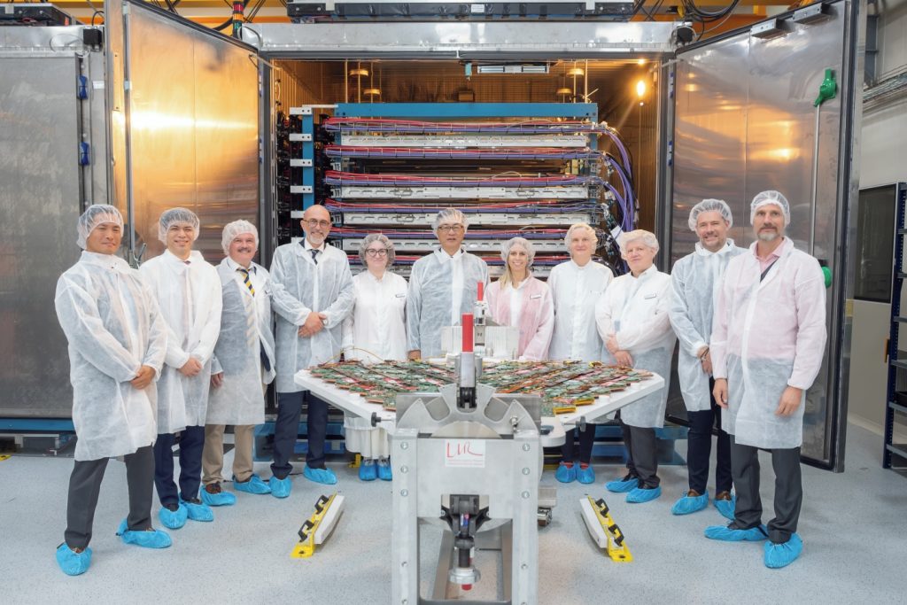 ATLAS and CMS recognise longstanding industrial partner Hamamatsu Photonics K.K. 图片 3