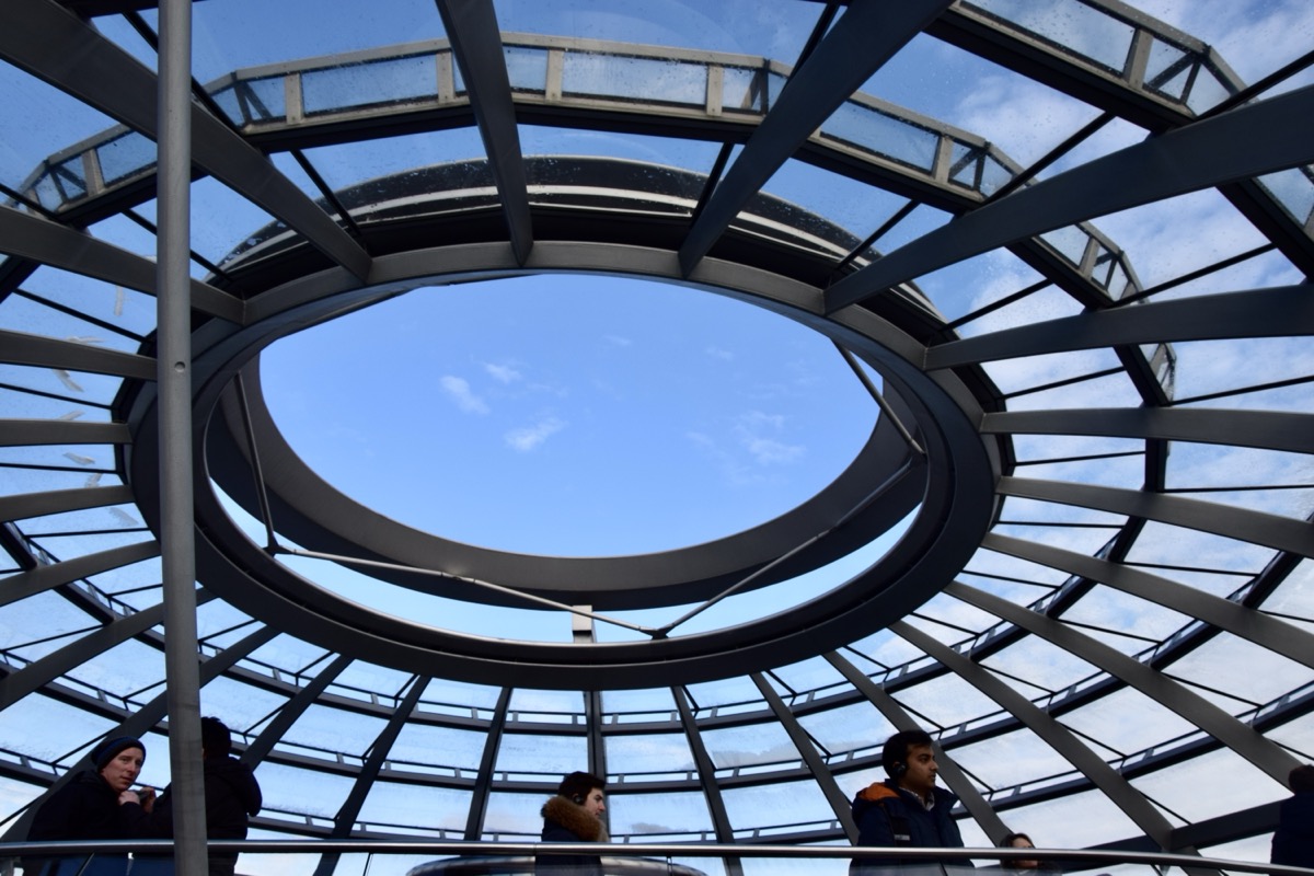 Design Philosophy: Norman Foster, The Optimist's Machine 图片 3