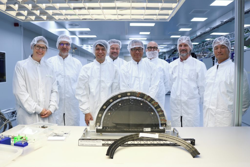ATLAS and CMS recognise longstanding industrial partner Hamamatsu Photonics K.K. 图片 2