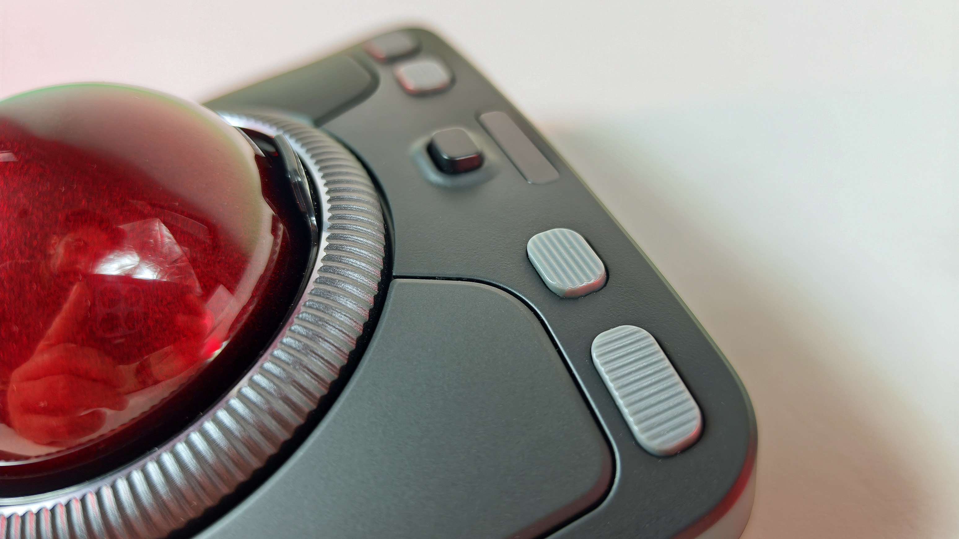 First Look: The Expert Mouse Pro TB900 EQ is Kensington’s most advanced trackball yet, built for speed, comfort, and serious productivity 图片 3