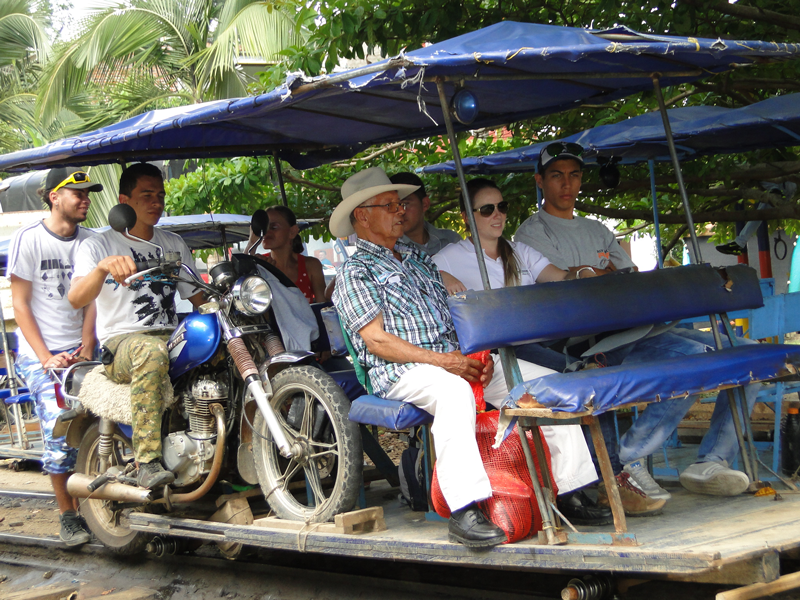 Improvised Transport on Abandoned Infrastructure: Colombia's Ingenious Motorcycle-Railroad Adapters 图片 2