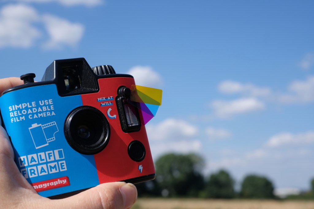 I tried out Lomography’s new Half-frame Simple Use camera and I think it’s the PERFECT camera for film beginners 图片 3