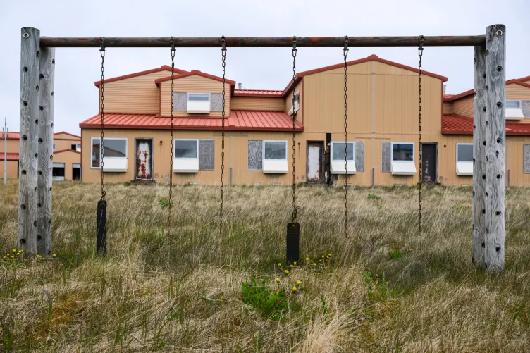 On This Nearly Deserted Alaska Island, You Pay to Keep Hundreds of Empty Buildings Wired for Internet 图片 4