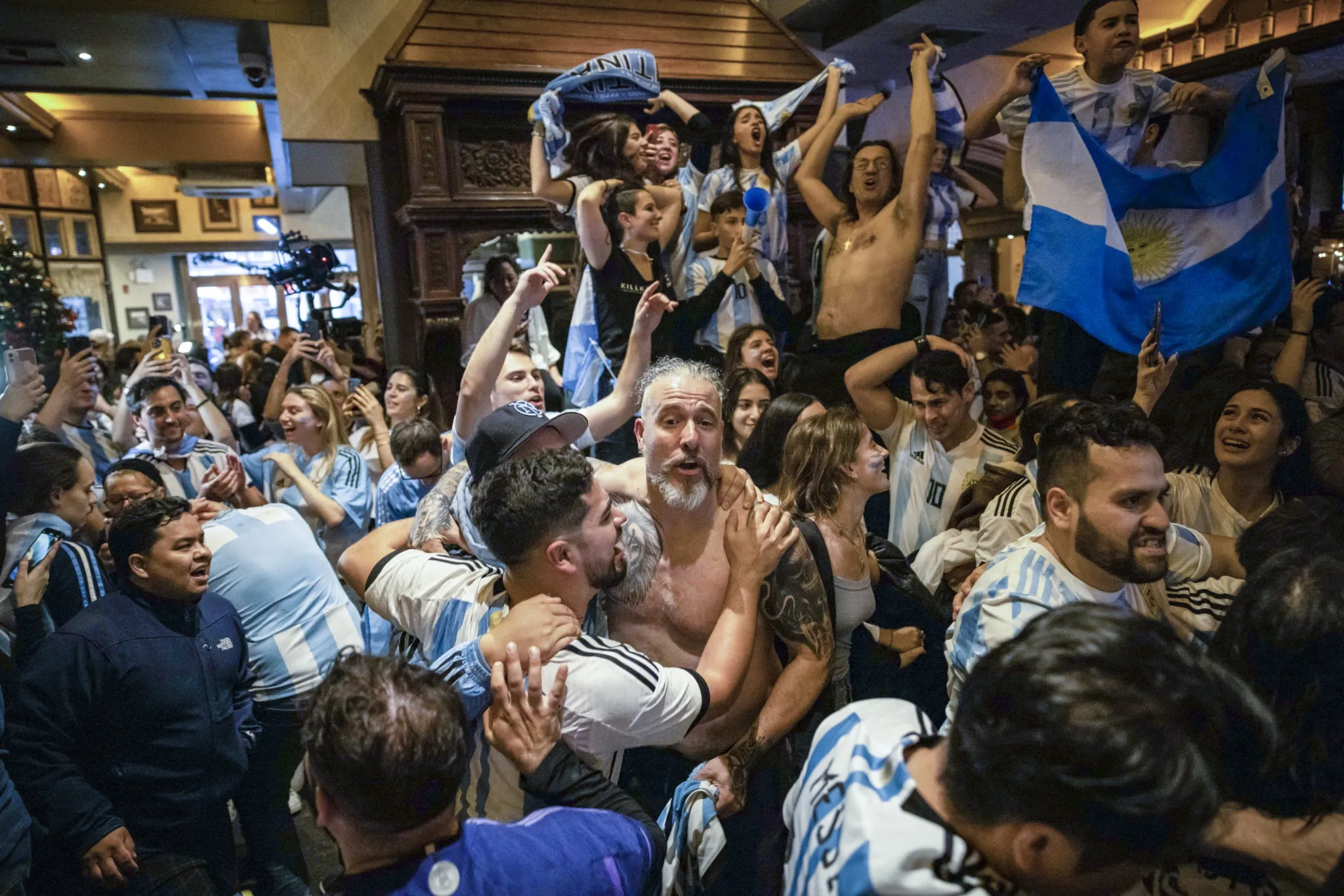 Looking back at the World Cup: Fans drank Boston dry, got permanent tattoos, sold out famous BBQ joints, and drove up small business revenue 图片 3