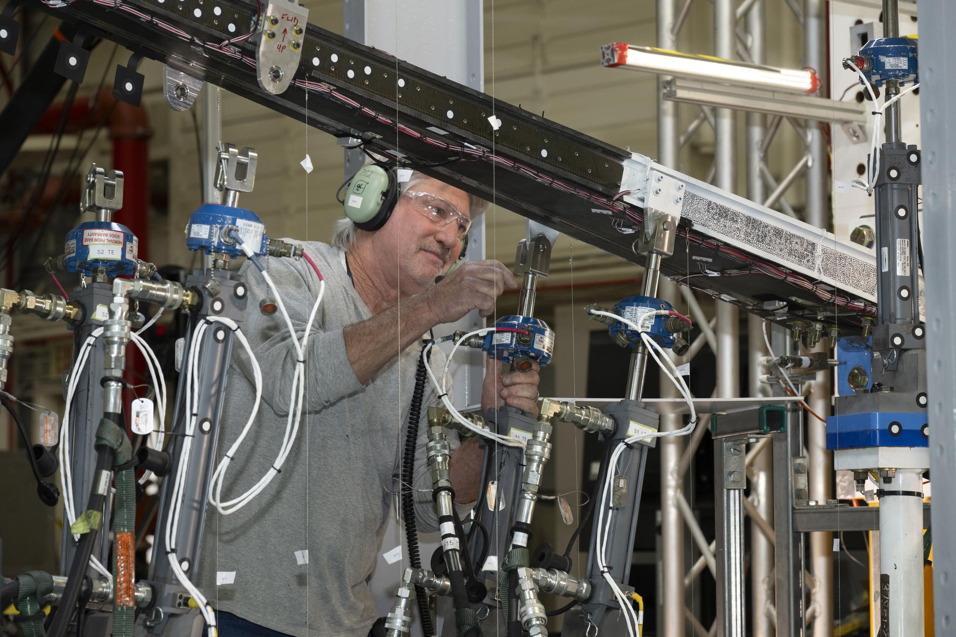 NASA Pushes New Wing Design to Find Structural Limits 图片 4
