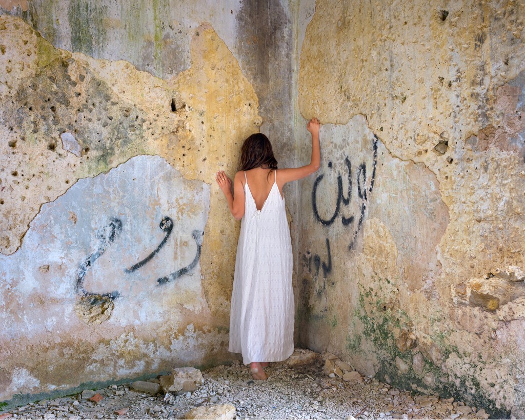 These incredibly beautiful and moving portraits of women in Lebanon showcase the resilience of the country’s war-torn residents 图片 2