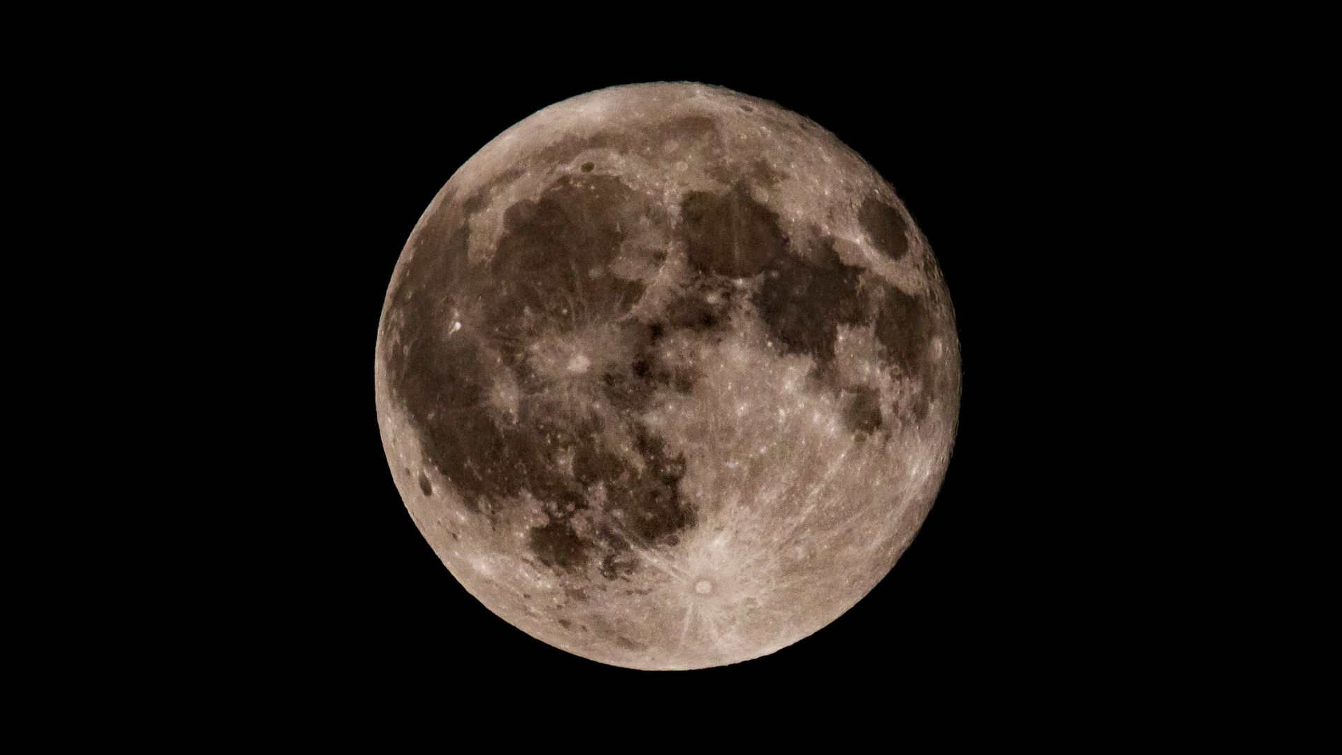 July full moon delights skywatchers worldwide. Here are our favorite photos of the majestic Buck Moon 图片 3