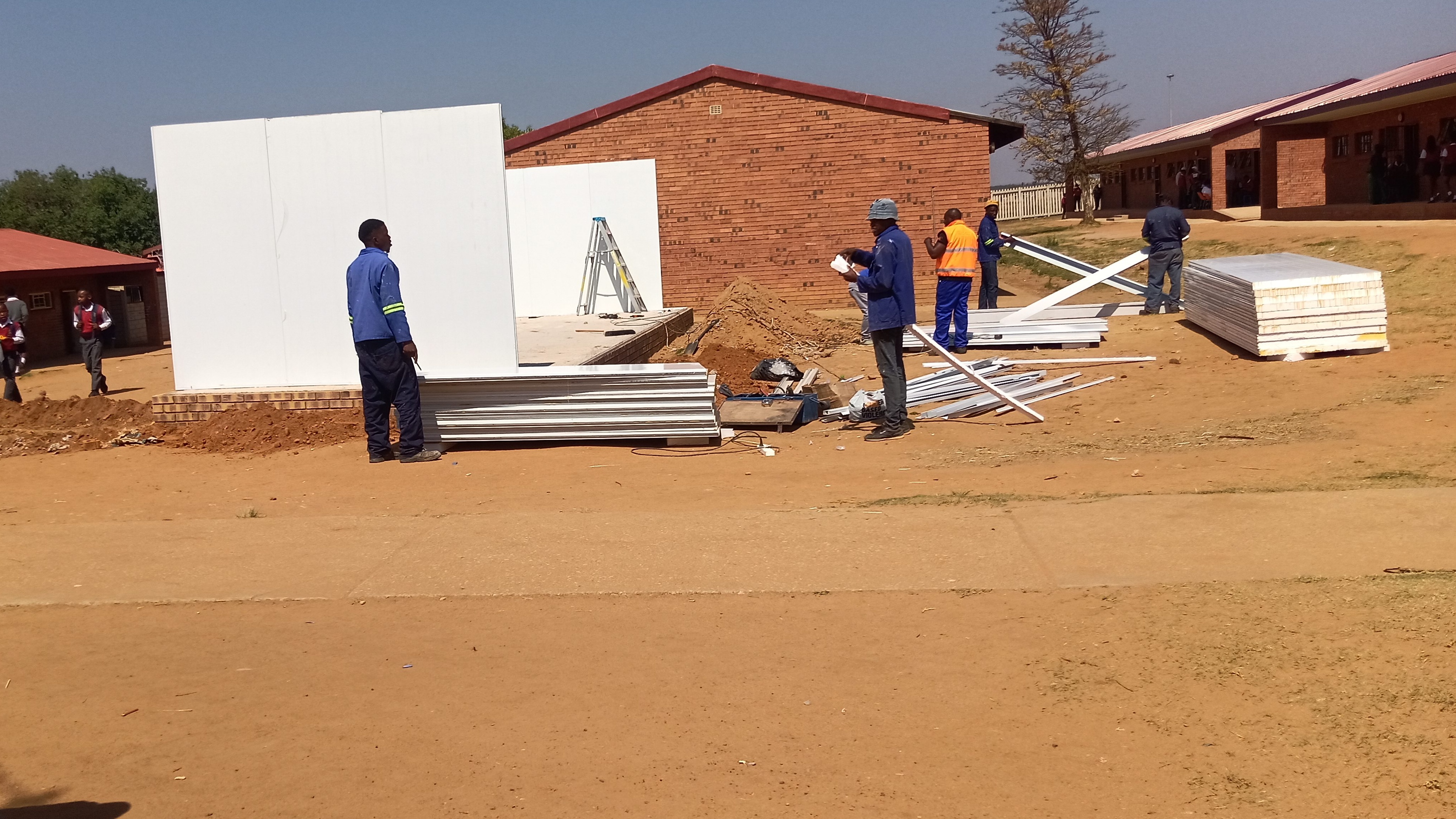 Mobile science labs improve science results in South Africa 图片 3