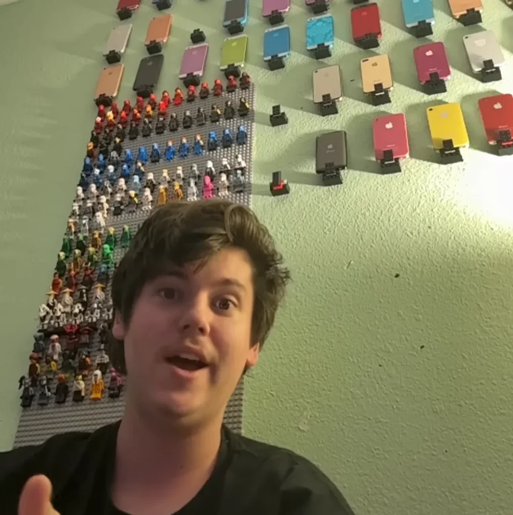 US man shows off fully transparent iPhone 6 Plus but reveals there's a big risk to owning one 图片 2
