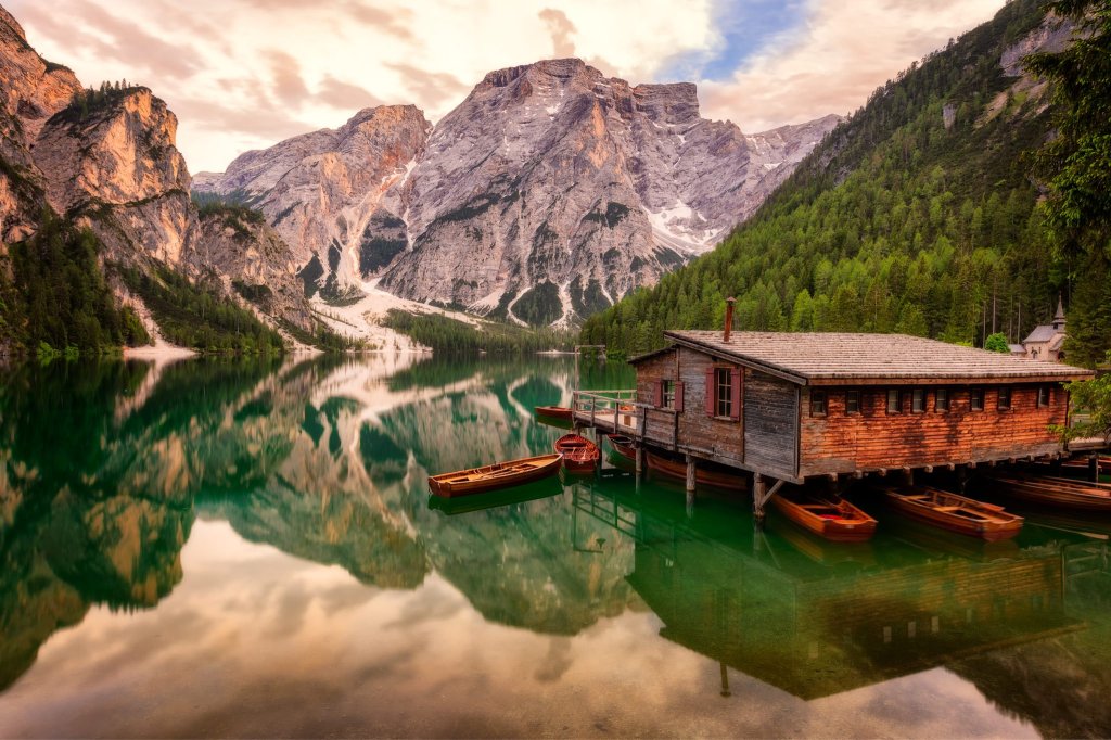 When you think of a beach what do you see? A rare condition means this photographer sees absolutely nothing, but just look at his amazing travel pics! 图片 2